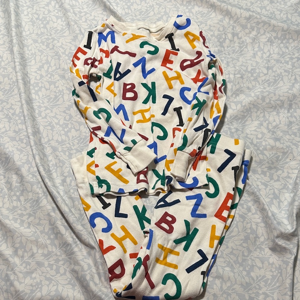 Kids Alphabet Print Two-Piece Pajama Set - Multicolor Letters on Cream
